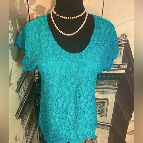 Beautiful top by Diane von Furstenberg in size medium - Picture 1 of 2